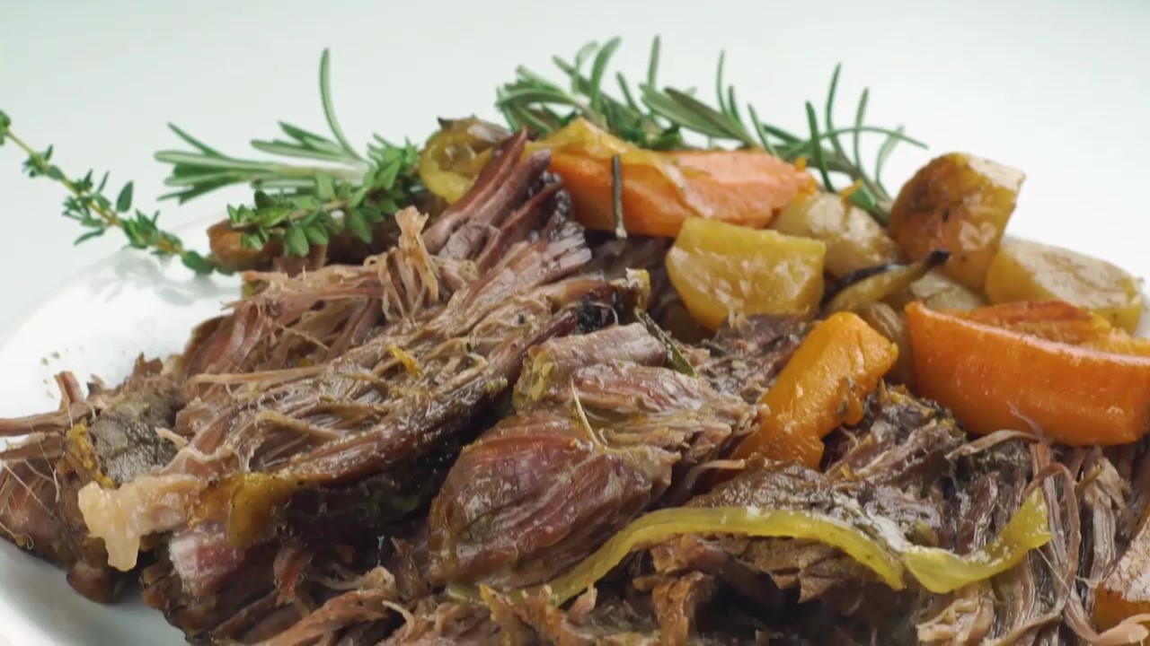 EASY SLOW COOKER POT ROAST