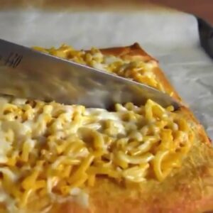 Mac and Cheese Pizza